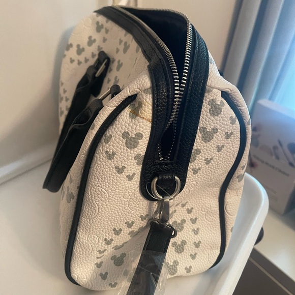 Disney medium size purse - Picture 4 of 9